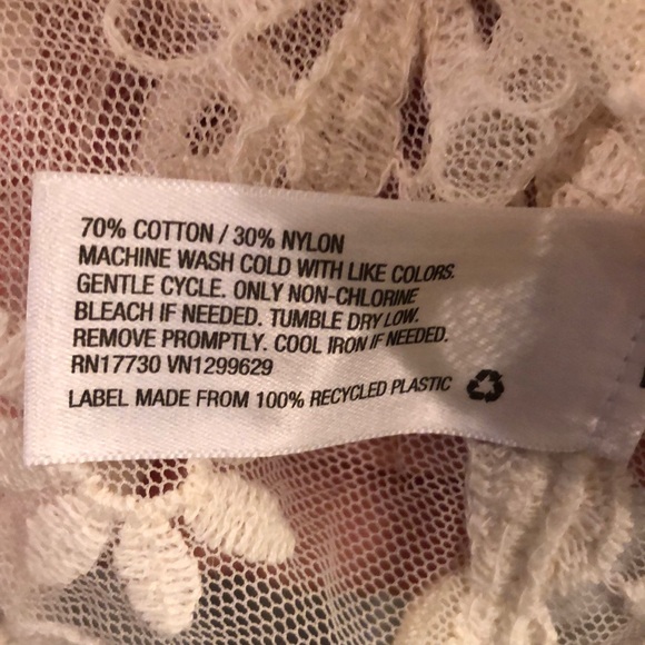 Xhilaration Sleeveless Lace Top - Picture 4 of 7